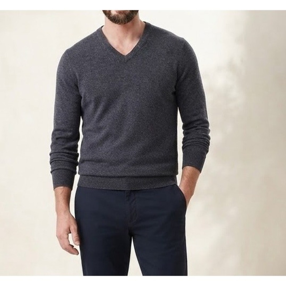 Banana Republic Sweater Mens Silk Cotton Cashmere Sz Medium V-neck Charcoal Gray